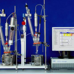 Równoległe systemy reaktorów szklanych MultiLab o pojemnościach 200 i 400mL